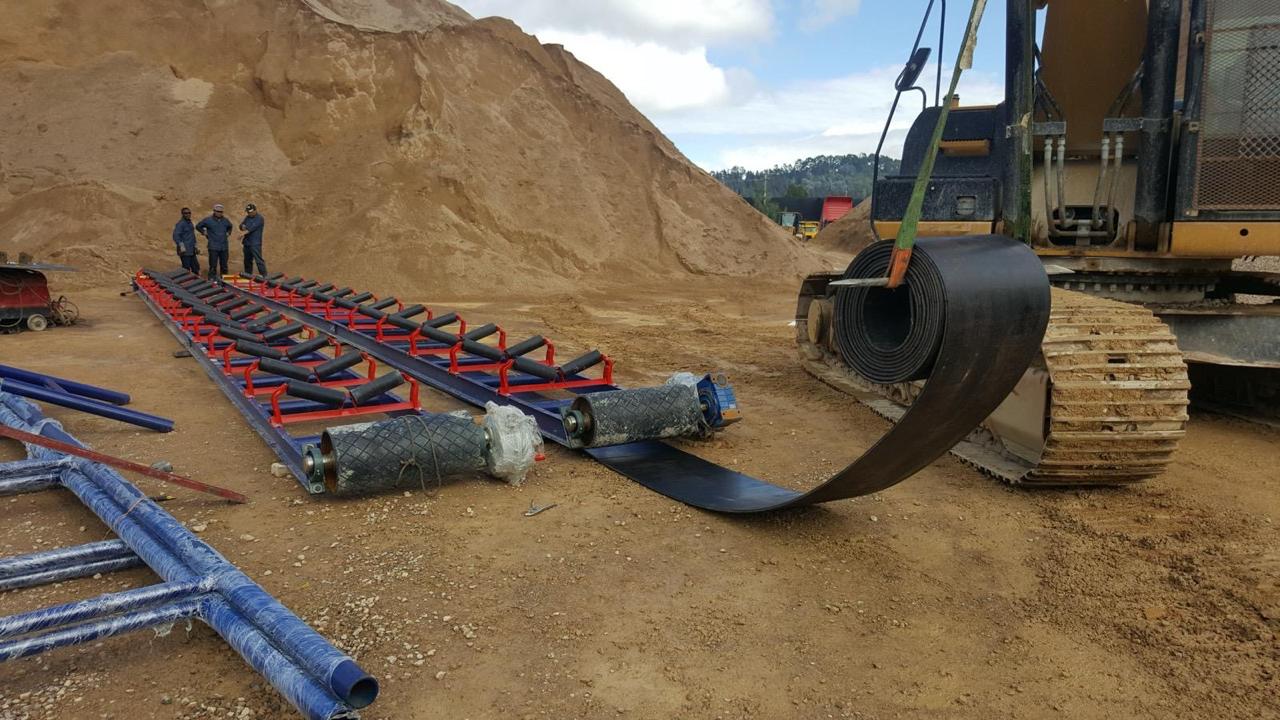 Estación de rodillos con banda